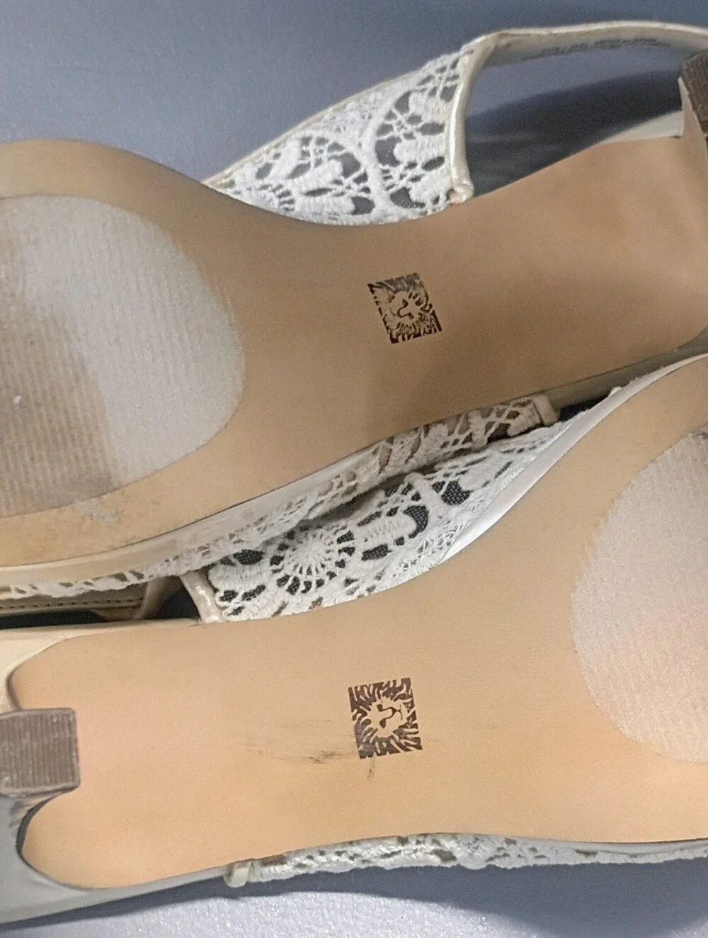 Anne Klein Ivory Lace Peep-Toe Slingback Heels with Bow Detail Size 8.5